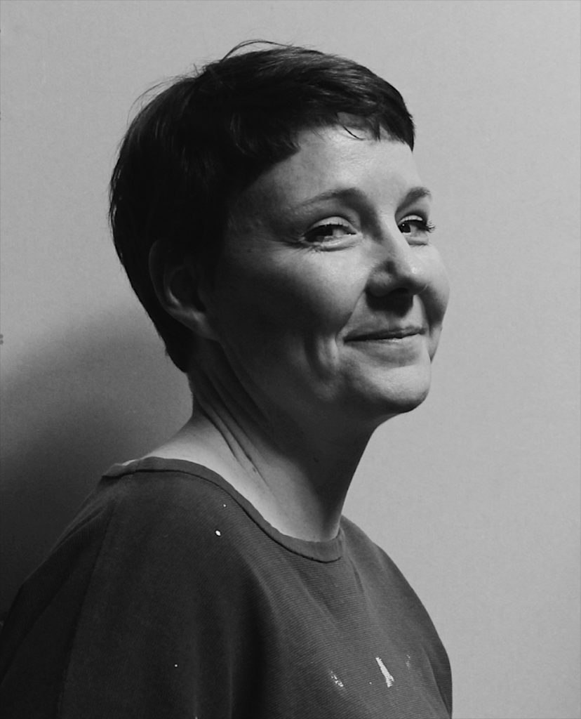 Ranskalais-suomalainen keraamikko ja suunnittelija Nathalie Lautenbacher (s. 1974) on luonut herkistä väreistään, hienovaraisista muodoistaan ja vahvasta persoonallisuudesta tunnettuja astiastokokoelmia vuodesta 1999 lähtien.