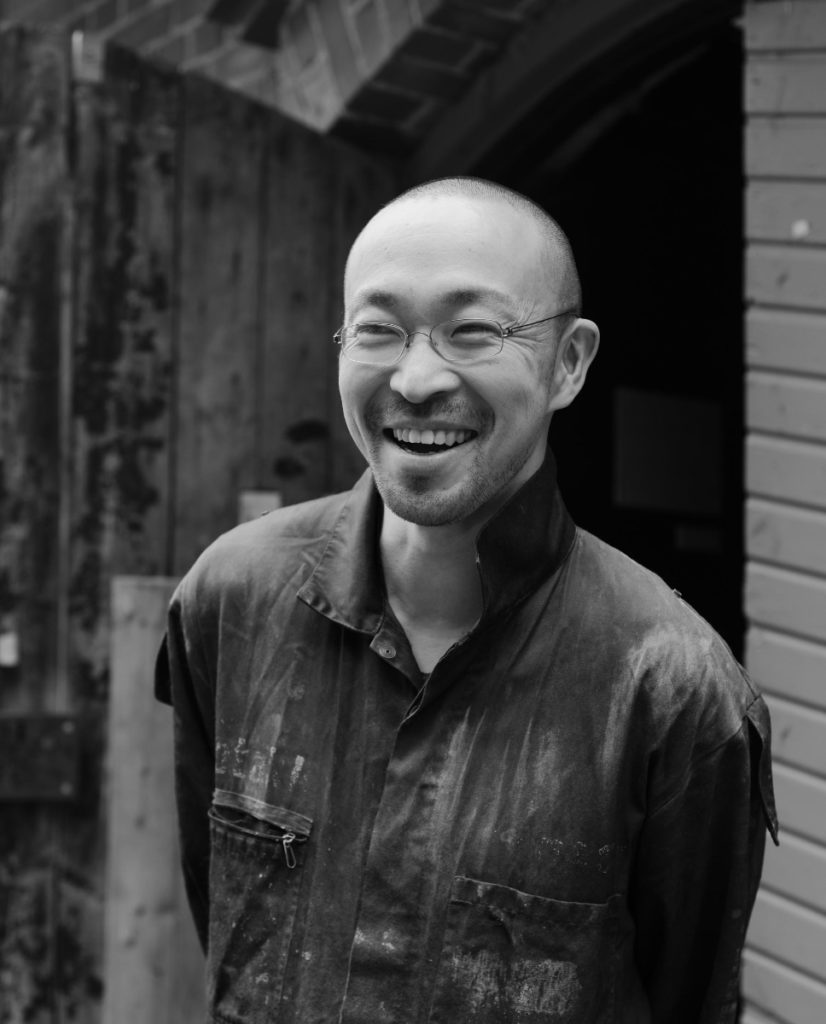 Yoshimasa Yamada on japanilainen puuseppä ja arkkitehti, jonka kotipaikka on Billnässissä. Hänen töitään on esitelty ja myyty Lokalissa varhaisista vuosista lähtien.