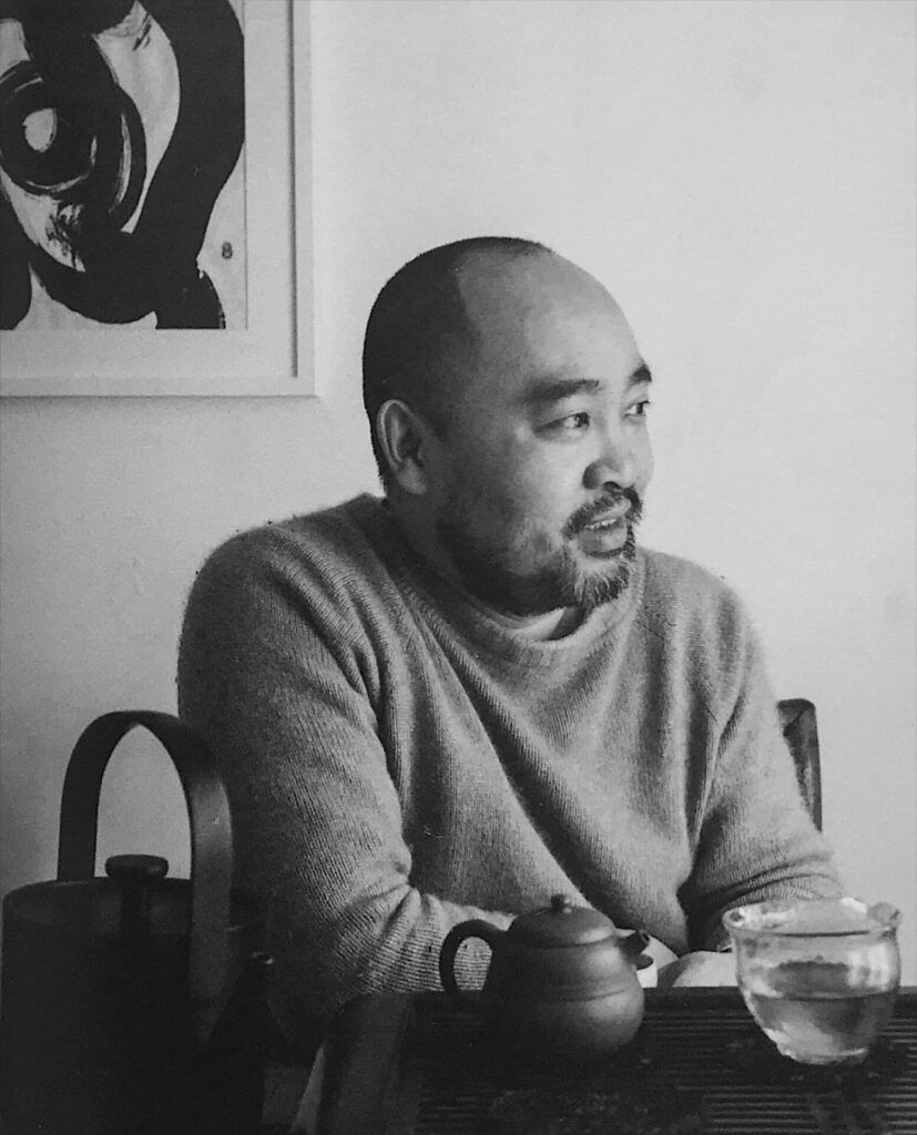 Pan Jianfeng (s. 1973) on käsitteellinen taiteilija, joka työskentelee pääasiassa paperin ja musteen parissa.