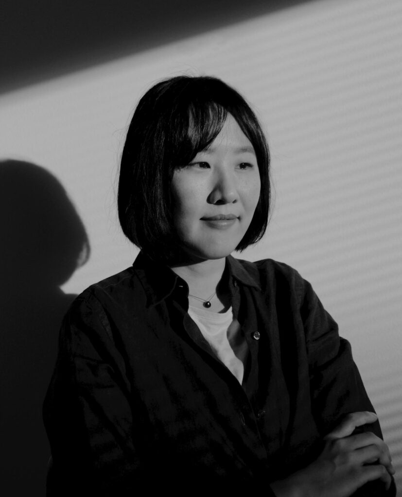 Jaea Chang on helsingissä työskentelevä eteläkorealainen taiteilija, jolla on painotus nykykeramiikassa.