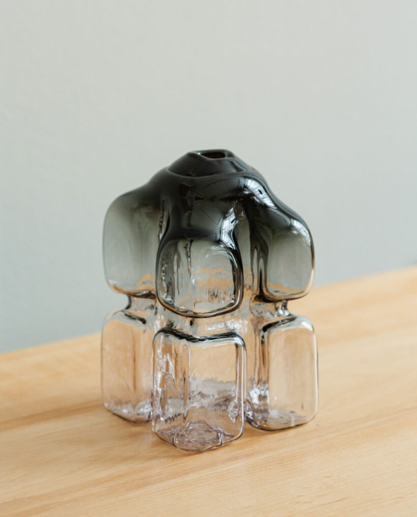 annieckerman_glass_vase_sculpture_lokalhelsinki2026-6