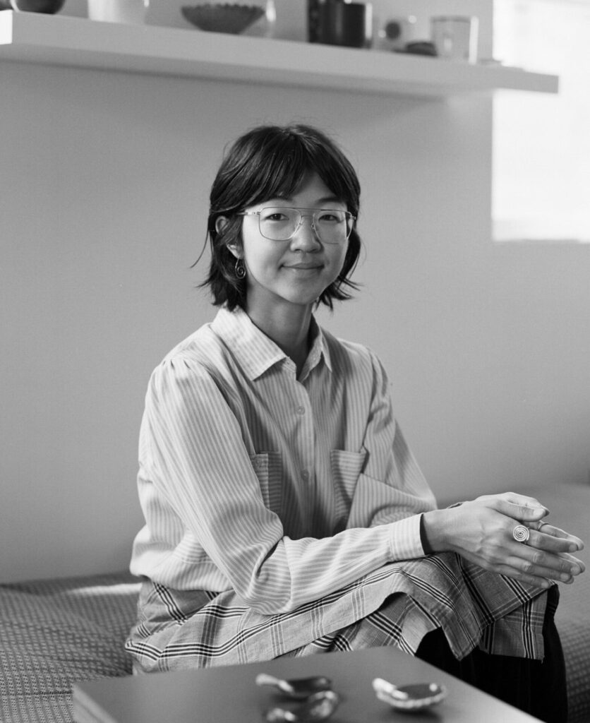 Danielle Yukari on japanilais-brasilialainen taiteilija, joka asuu ja työskentelee tällä hetkellä Helsingissä. Hänen työnsä tutkii keramiikan tai muun käsityön toistuvia eleitä tuottamalla käyttöesineitä., jotka usein tuntuvat veistoksilta, ja veistoksia, joita voidaan käyttää uudelleen käytännön työkaluina.