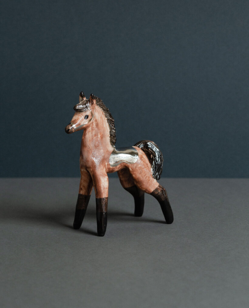 maisamajakka_horse_figurine_ceramic_artwork_collectibledesign_domusprimavera_lokalhelsinki2026-3
