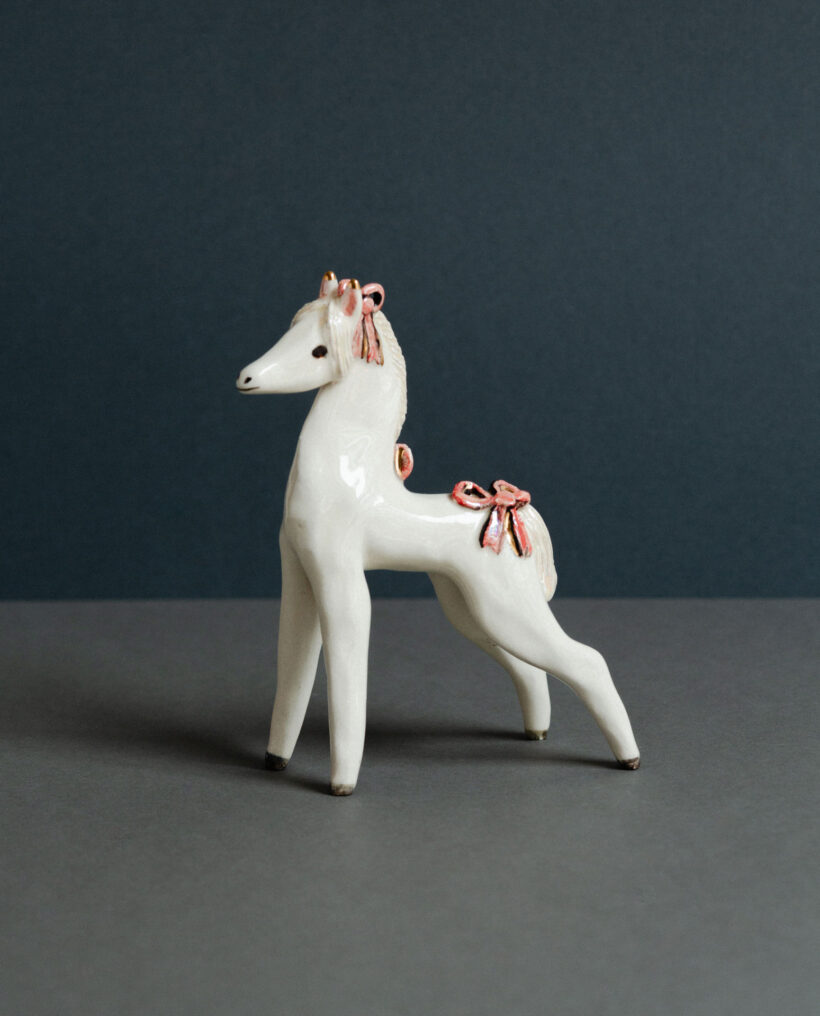 maisamajakka_horse_figurine_ceramic_artwork_collectibledesign_domusprimavera_lokalhelsinki2026-5