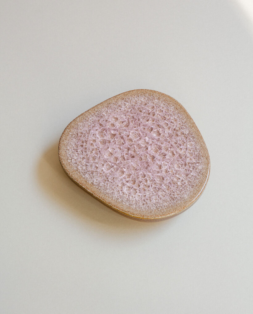 arniaromaa_stoneware_glass_wall_sculpture_lokalhelsinki2026-9