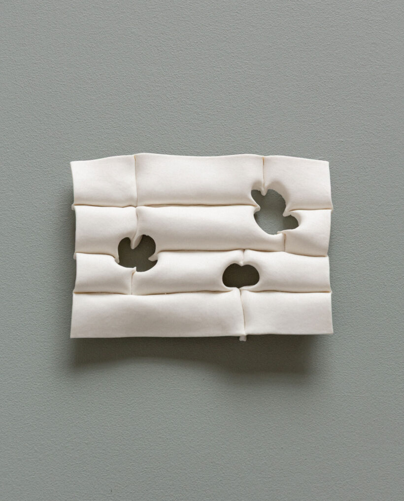 iinesniemela_ceramic_relief_artwork_atfirstblush_billnas_lokalhelsinki2026-6