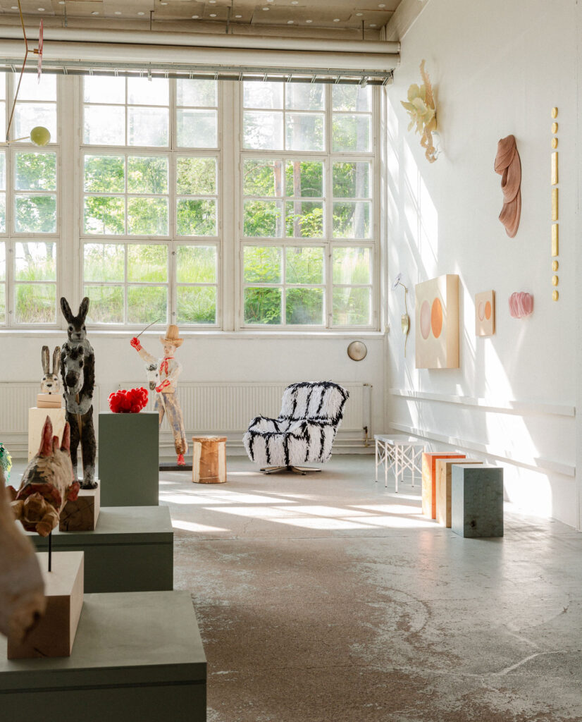 28.6.–23.8.2026
Lokal’s Summer Satellite in Billnäs
At First Blush is a celebration of the feeling that wells up in one’s being at the sight of a new love, with the awakening of a new season, or as an artist discovers a new expression. The theme of the exhibition is the blossoming of new life in late spring and early summer – that annual miracle.