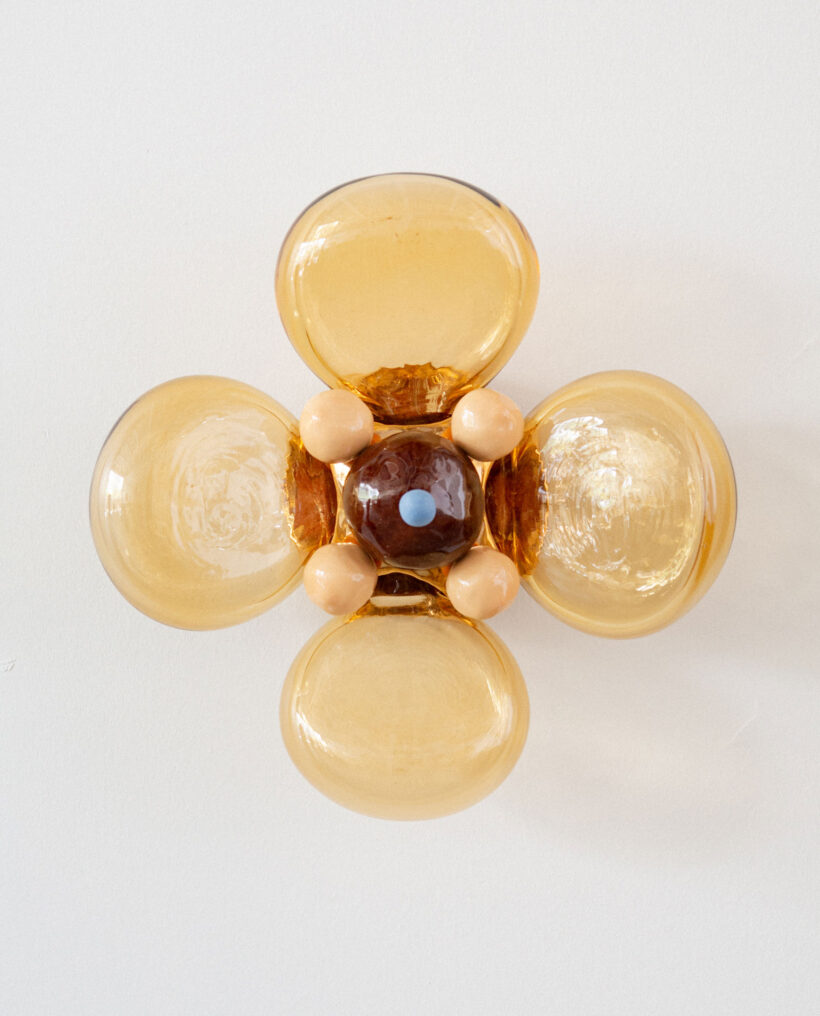 matiaskarsikas_sculpture_relief_glass_ceramic_artwork_atfirstblush_billnas_lokalhelsinki2026-1-7