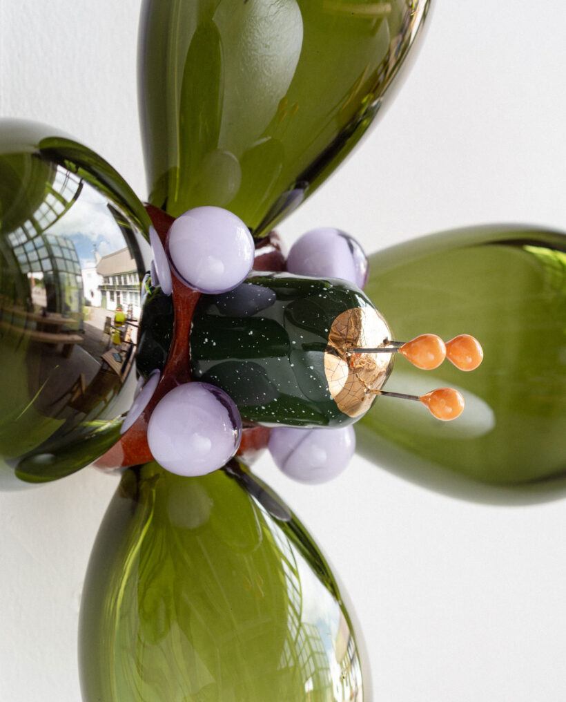 matiaskarsikas_sculpture_relief_glass_ceramic_artwork_atfirstblush_billnas_lokalhelsinki2026-2