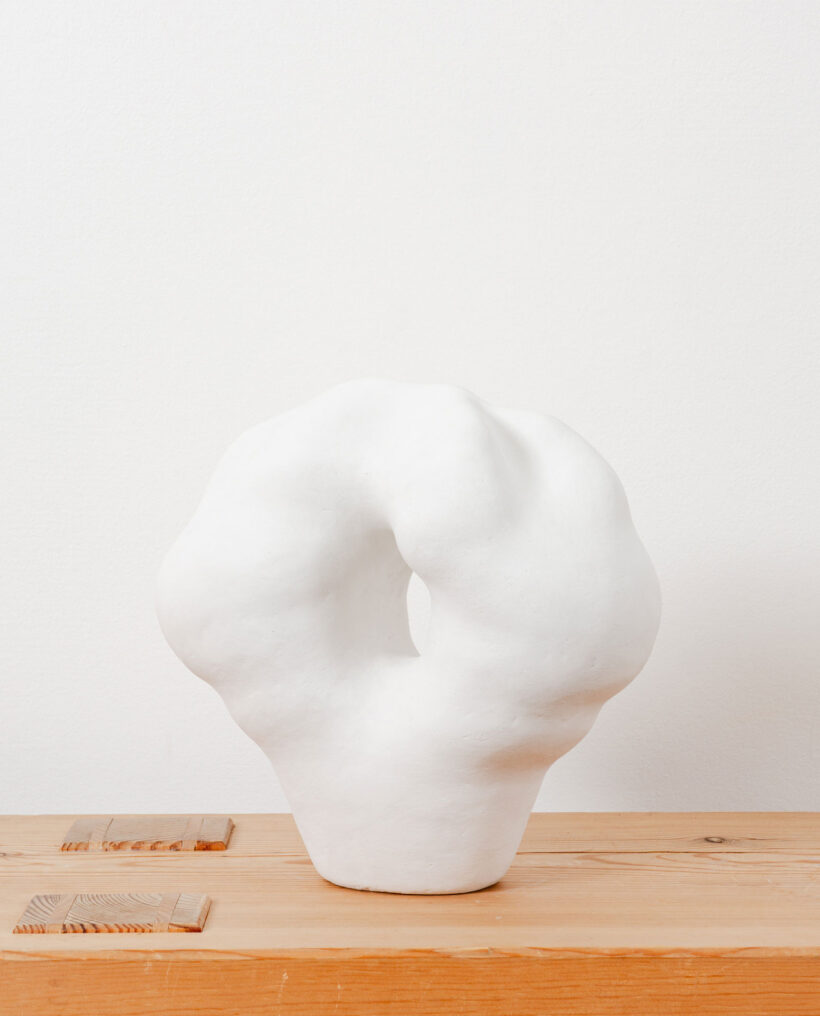 hennanuutinen_ceramic_sculpture_artwork_whitewall_lokalhelsinki2026-18