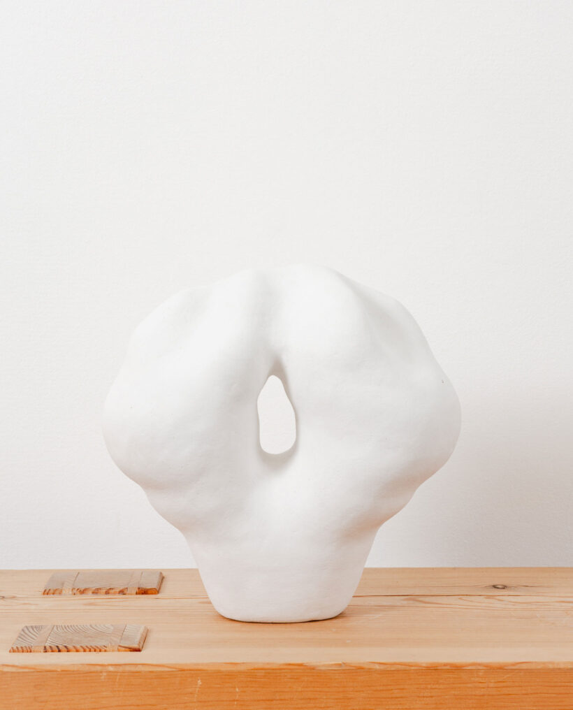 hennanuutinen_ceramic_sculpture_artwork_whitewall_lokalhelsinki2026-19