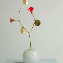 millavaahtera_sculpture_stabile_glass_brass_artwork_lokalhelsinki2026-5