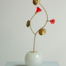 millavaahtera_sculpture_stabile_glass_brass_artwork_lokalhelsinki2026-7